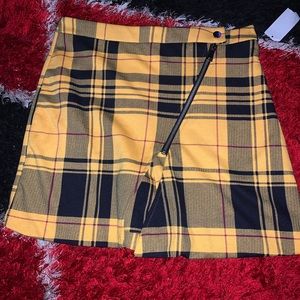 Skirt/shirts yellow and black plaid